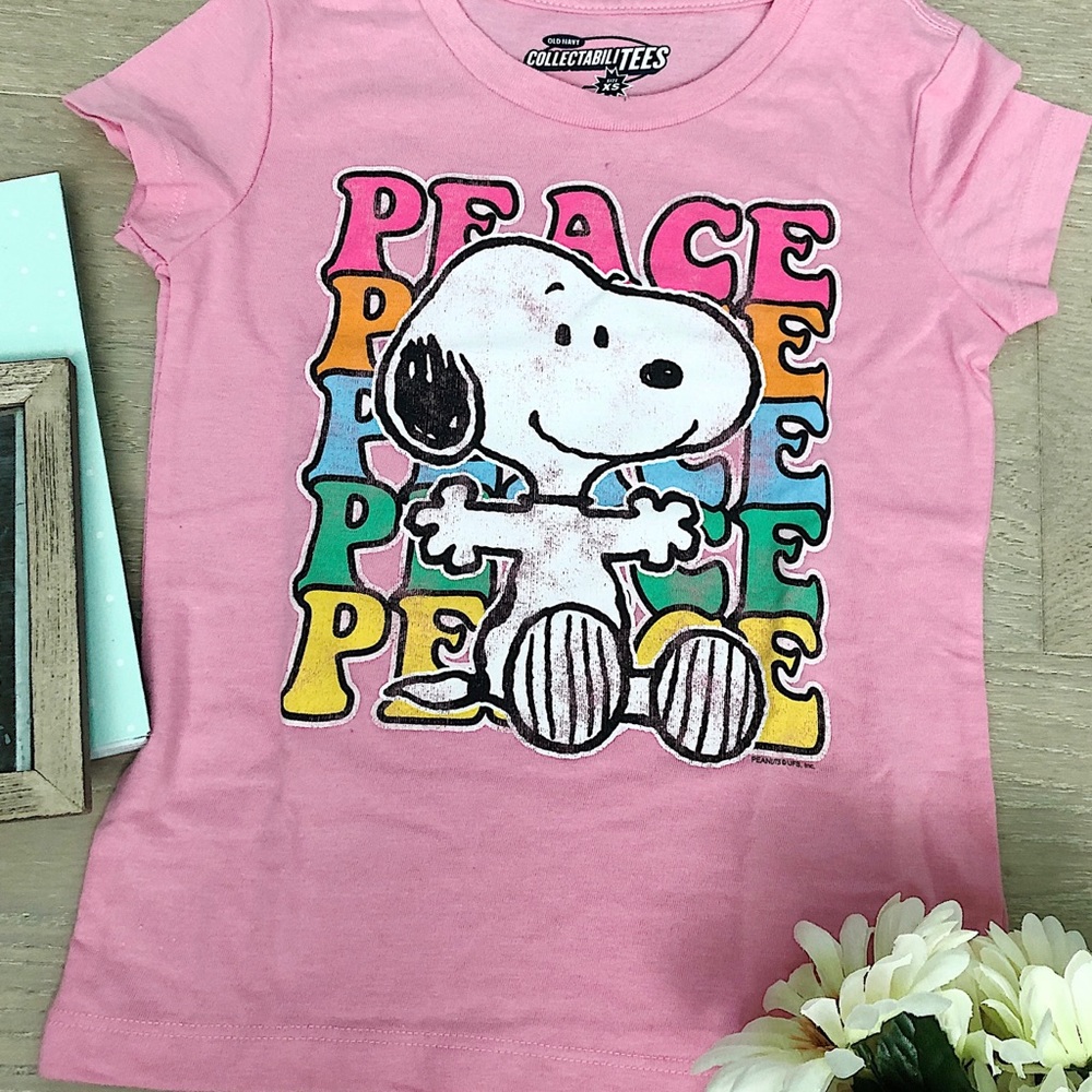 Old Navy Collectables Pink Peanuts/Snoopy Graphic